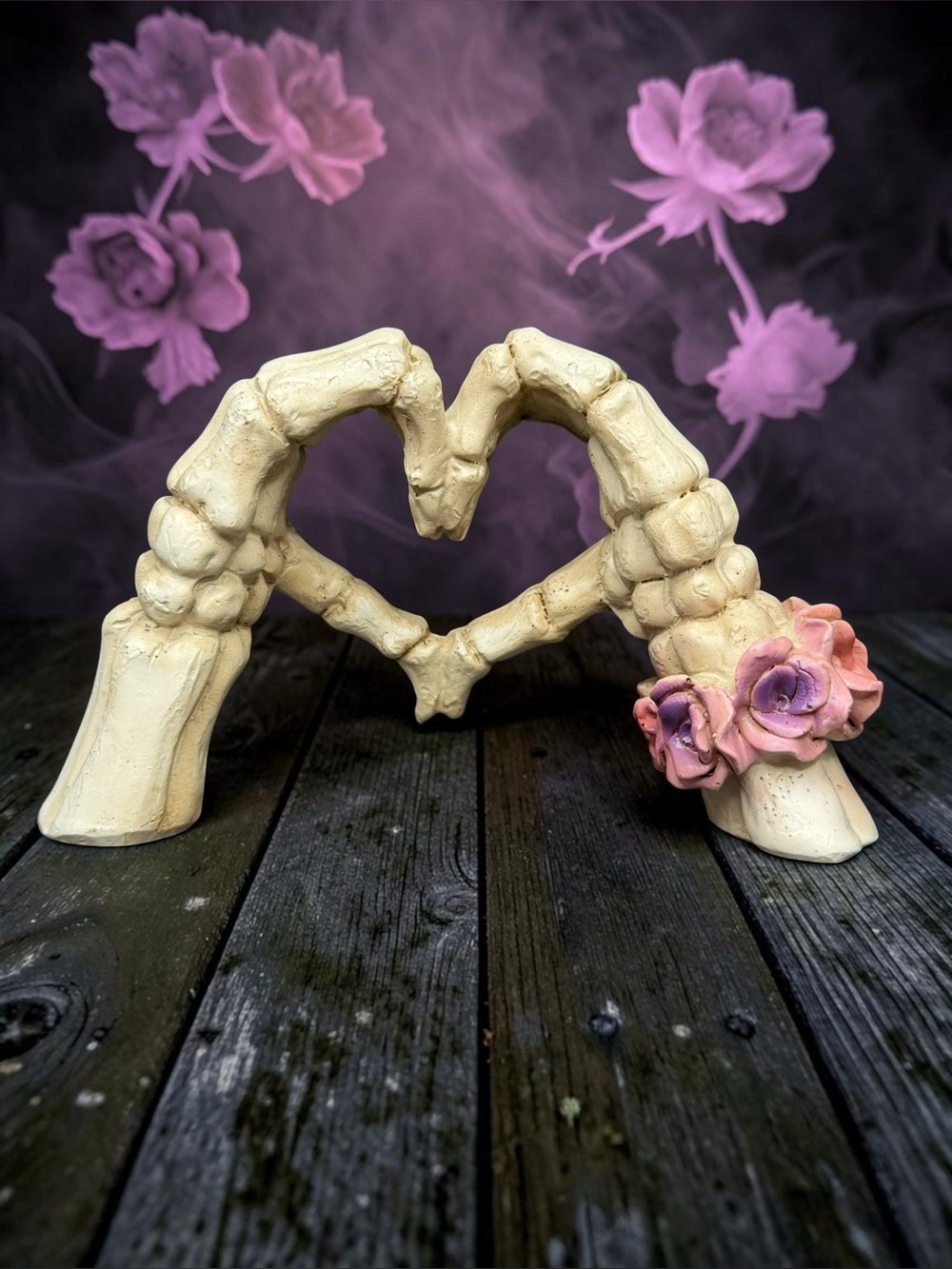 💀🖤 Skull Love Hand Resin Figurine - Modern Gothic Art Decor 🖤💀